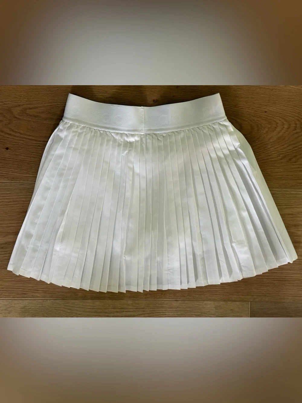 Alo Yoga Grand Slam Tennis Skirt XS White Pleated Athletic Skort Built In Shorts